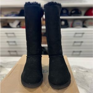 UGG Bailey Bow, black, tall, size 8